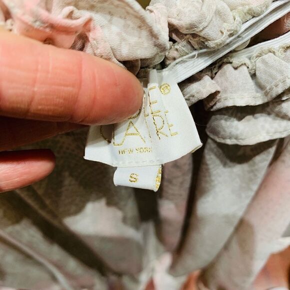 Violet + Claire white pink snake print Off shoulder blouse size Small - Picture 2 of 6